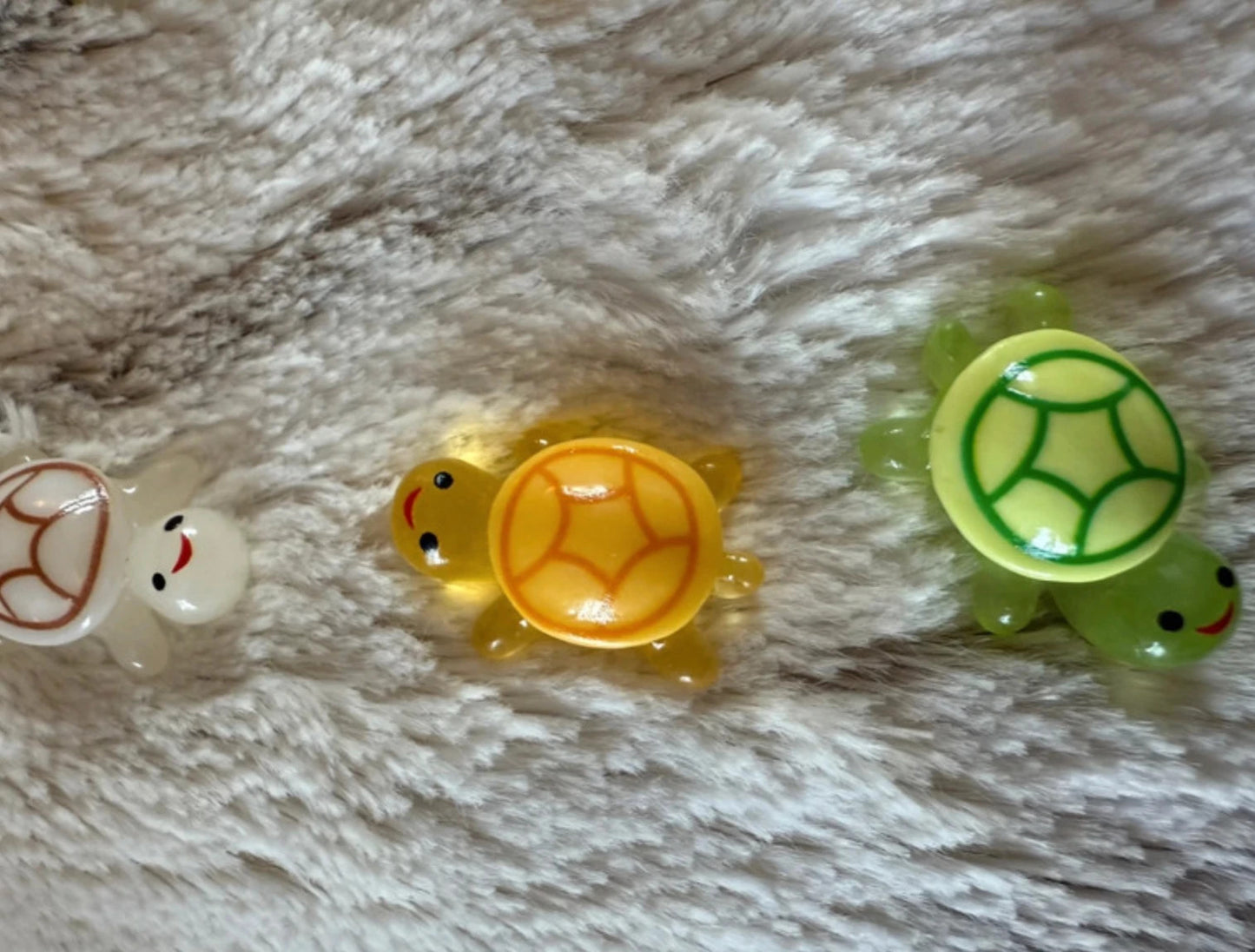 10x Glow in the Dark Mini Turtle Ornaments – Assorted Colours