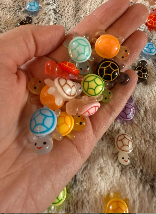 10x Glow in the Dark Mini Turtle Ornaments – Assorted Colours